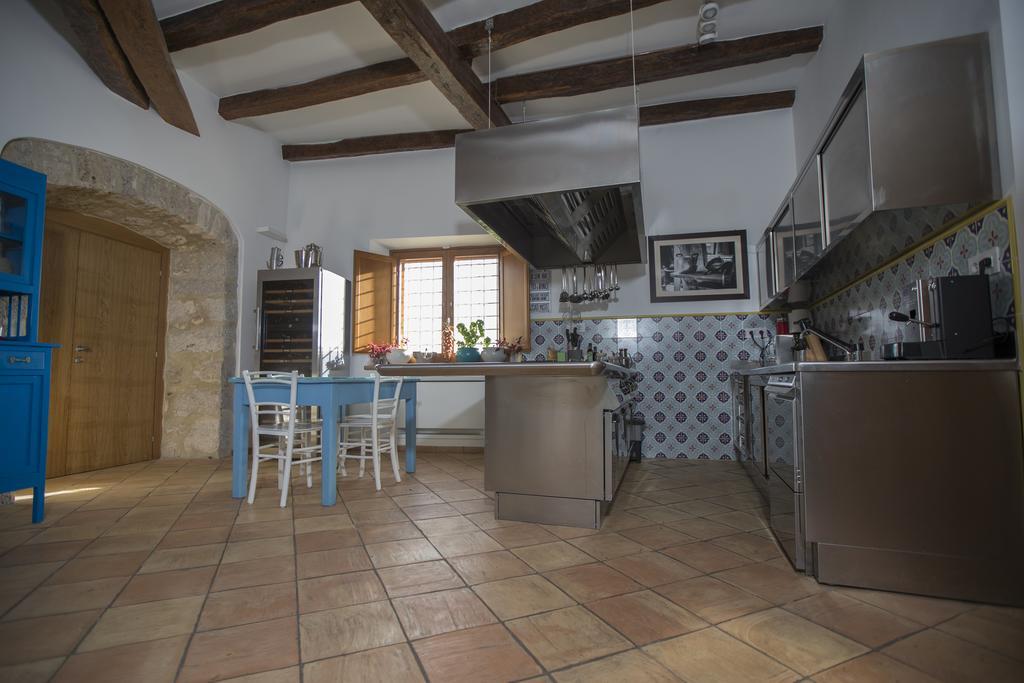 Palazzo Tronconi Villa Arce Luaran gambar